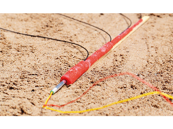 穿孔ファイバープローブを用いた爆轟速度測定