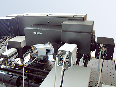 3種類の検出器を同時搭載できる高性能分光器を採用